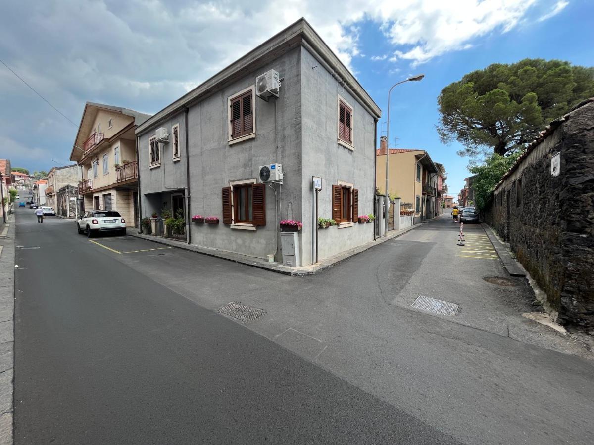 Il Borghetto Di San Giuseppe Etnarooms&Apartments Nicolosi Bagian luar foto